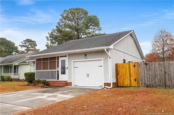 725 Mosswood Ln, Fayetteville, NC 28311