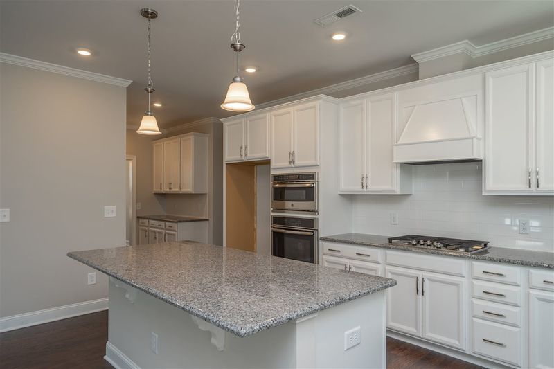 725 Sparrowhawk Ln, Wake Forest, NC 27587