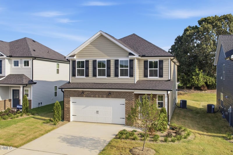 725 Wicklow Hall Dr, Fuquay Varina, NC 27526