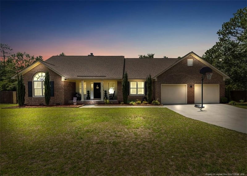 726 Foxcroft Dr, Fayetteville, NC 28311