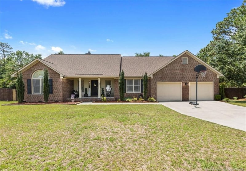 726 Foxcroft Dr, Fayetteville, NC 28311