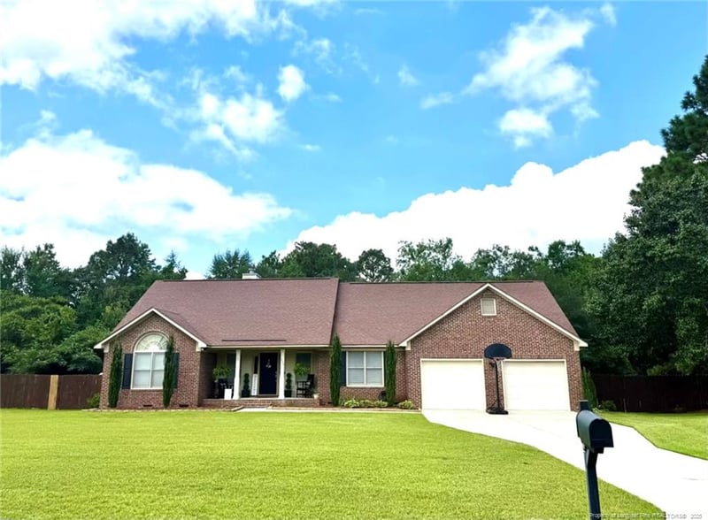 726 Foxcroft Dr, Fayetteville, NC 28311