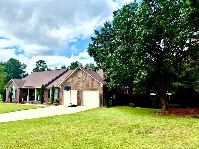 726 Foxcroft Dr, Fayetteville, NC 28311