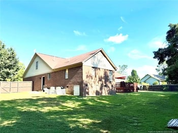 726 Foxcroft Dr, Fayetteville, NC 28311