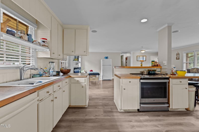 726 Hillandale Ln, Garner, NC 27529