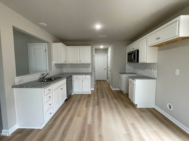 726 Sherrill Farm Dr, Benson, NC 27504