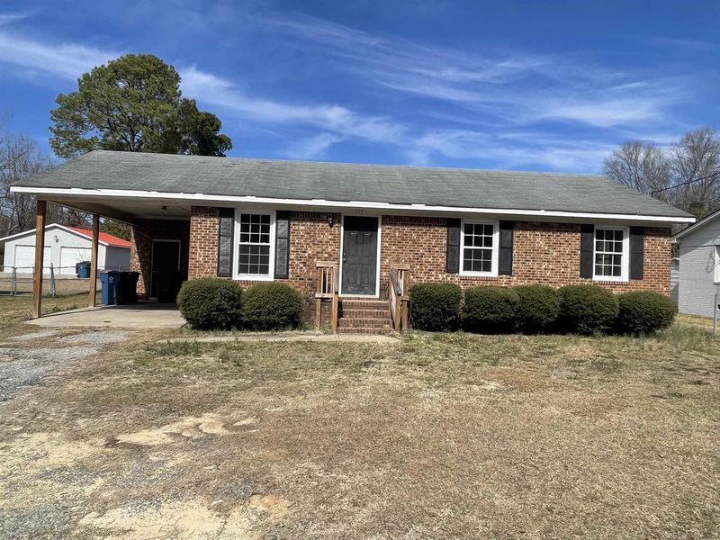 727 Carolina Dr, Dunn, NC 28334