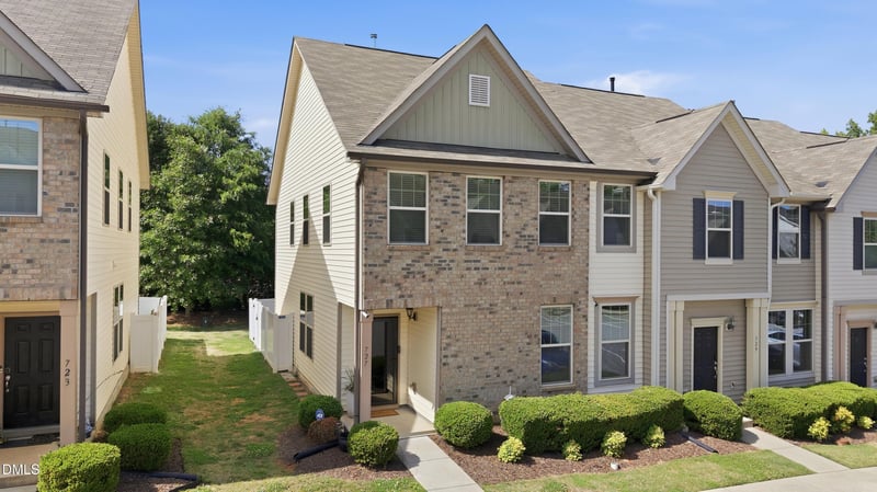 727 Maypearl Ln, Raleigh, NC 27610