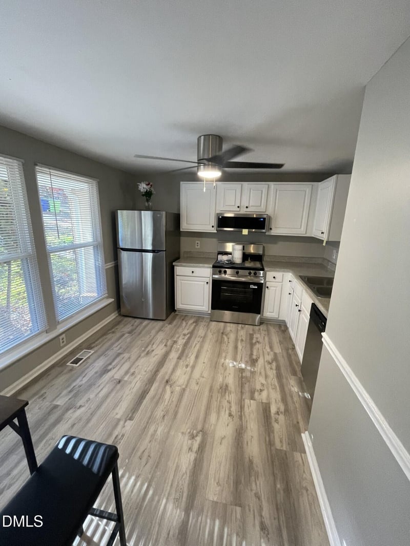 7272 Shellburne Dr, Raleigh, NC 27612