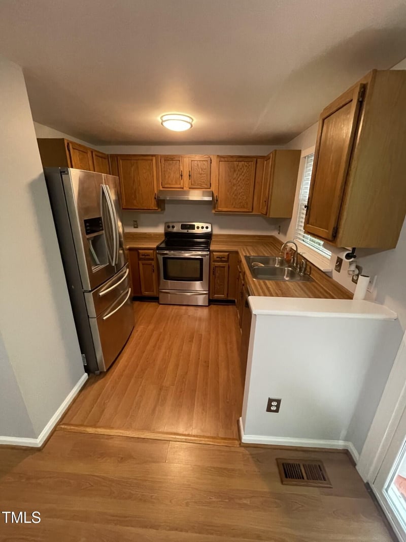7276 Shellburne Dr, Raleigh, NC 27612