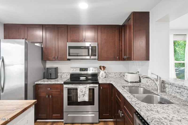 7286 Shellburne Dr, Raleigh, NC 27612