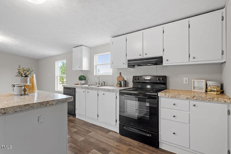 7289 Nc 561 , Louisburg, NC 27549