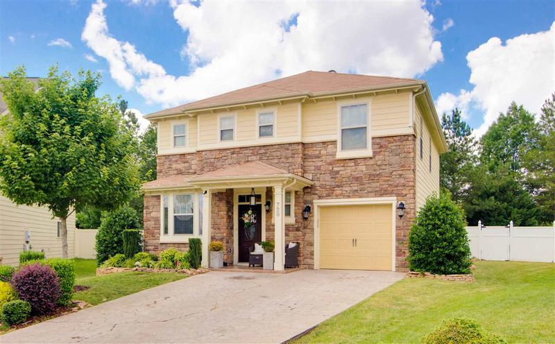 729 Champlain Ct, Cary, NC 27519