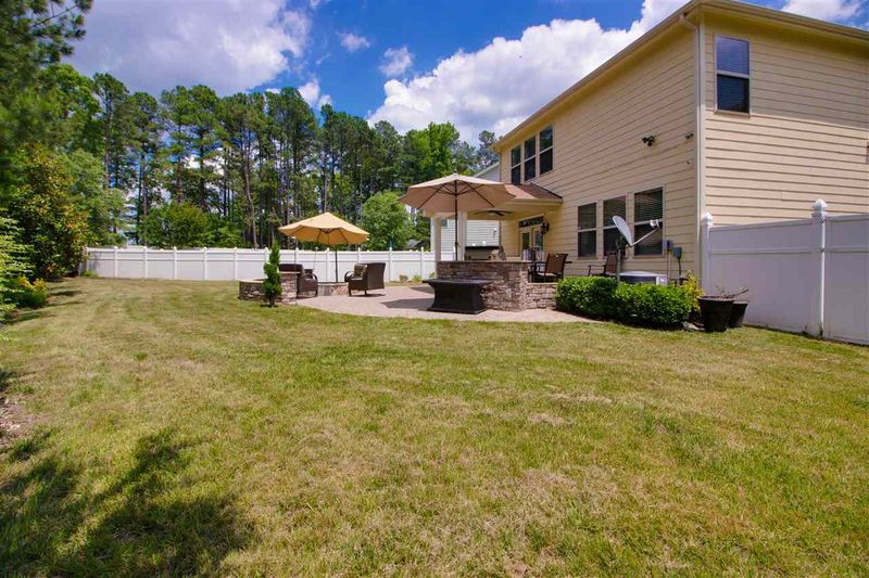 729 Champlain Ct, Cary, NC 27519