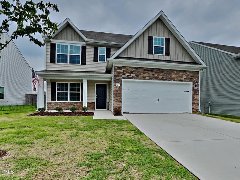 729 Crackling Ct, Zebulon, NC 27597