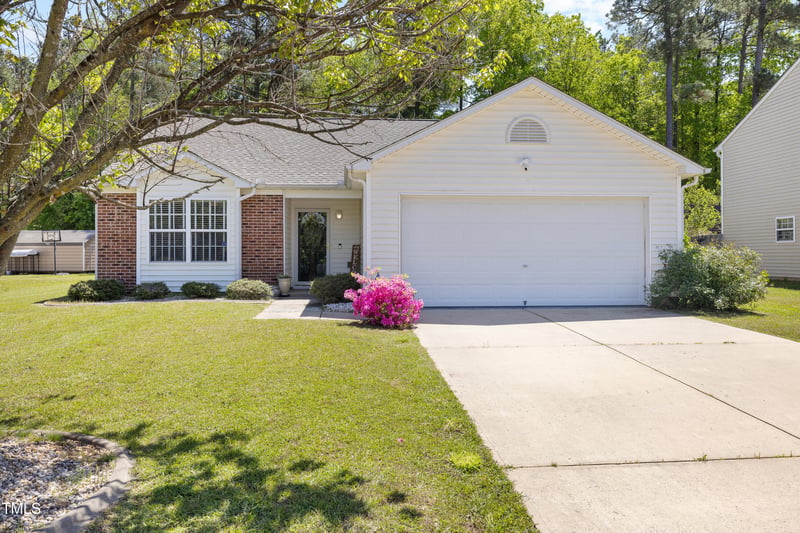 729 Golden Horseshoe Ln, Sanford, NC 27330