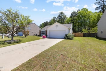729 Golden Horseshoe Ln, Sanford, NC 27330