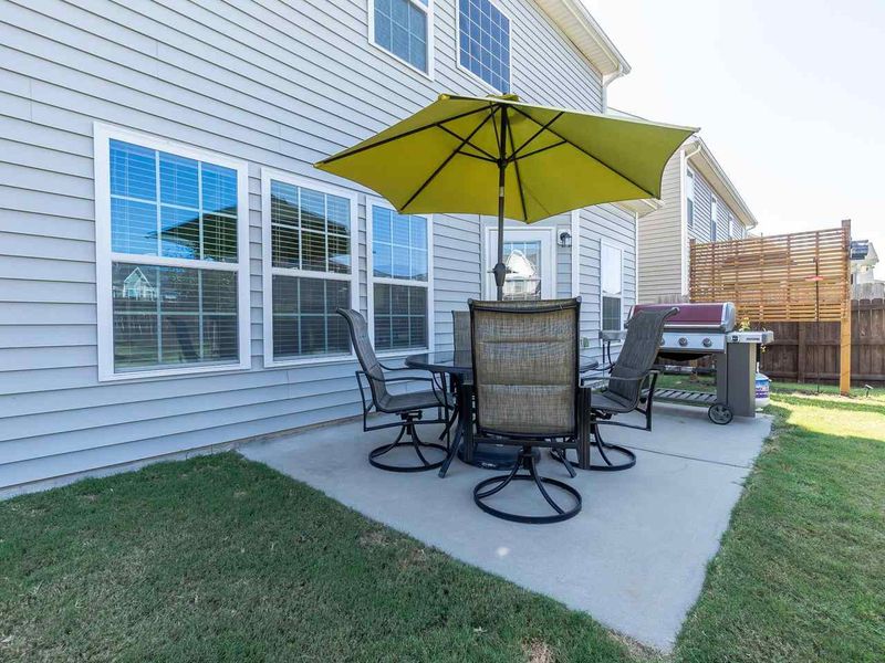 729 Laurel Spring Dr, Fuquay Varina, NC 27526