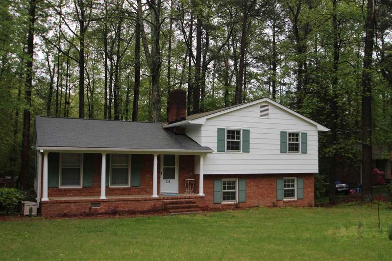 729 Tinkerbell Rd, Chapel Hill, NC 27517