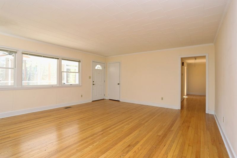 73 Dogwood Acres Dr, Chapel Hill, NC 27516