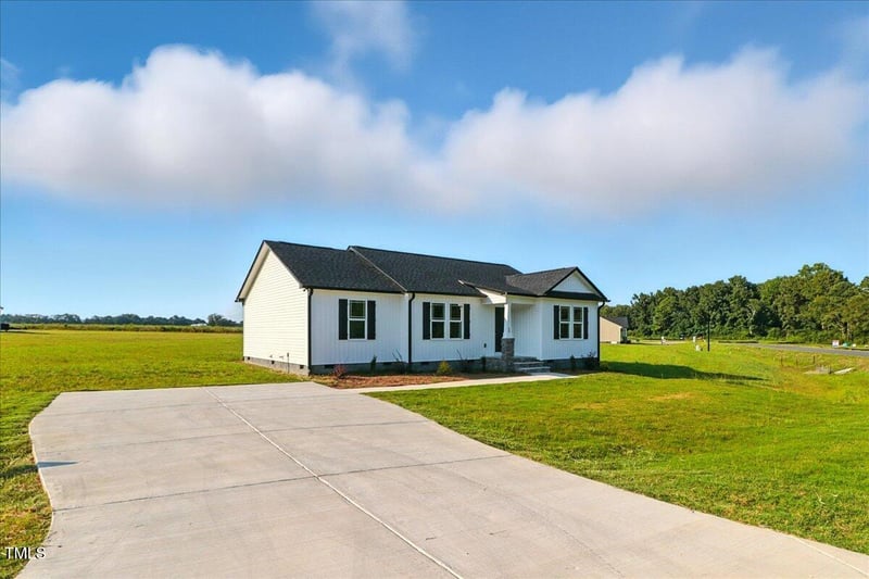 73 Grace Pond Ave, Benson, NC 27504