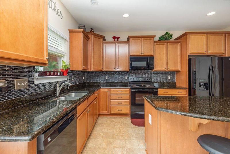 73 Standing Oaks Ln, Clayton, NC 27527