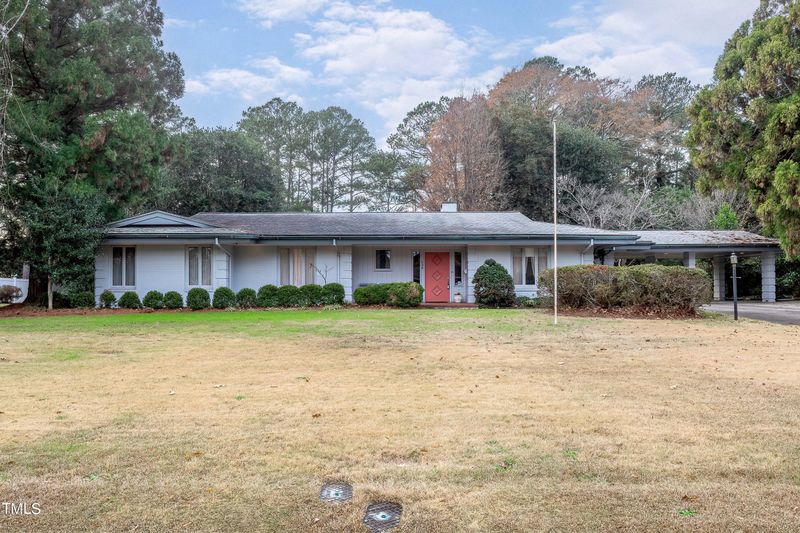 730 S Crescent Dr, Smithfield, NC 27577