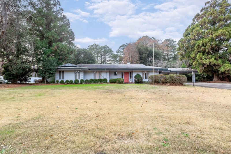 730 S Crescent Dr, Smithfield, NC 27577
