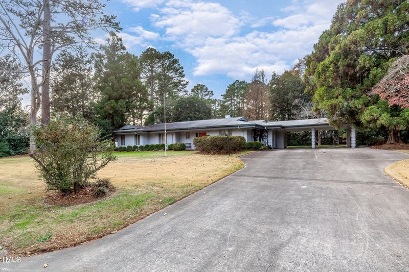 730 S Crescent Dr, Smithfield, NC 27577