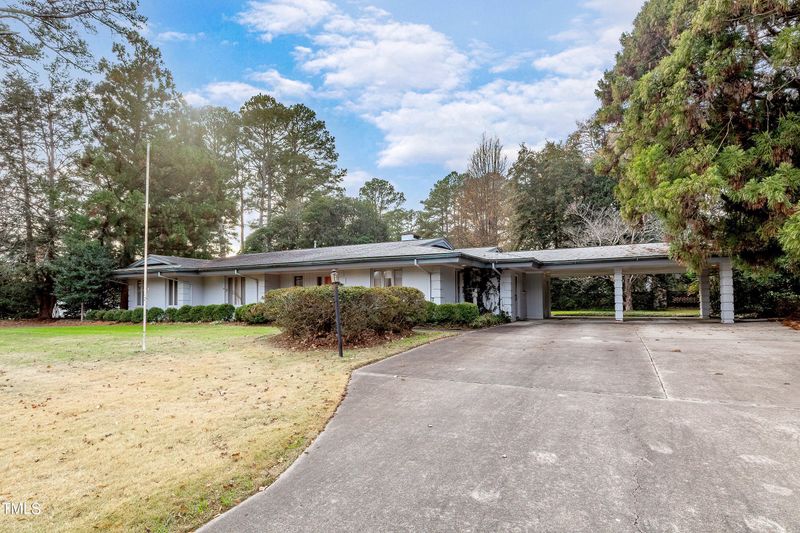 730 S Crescent Dr, Smithfield, NC 27577