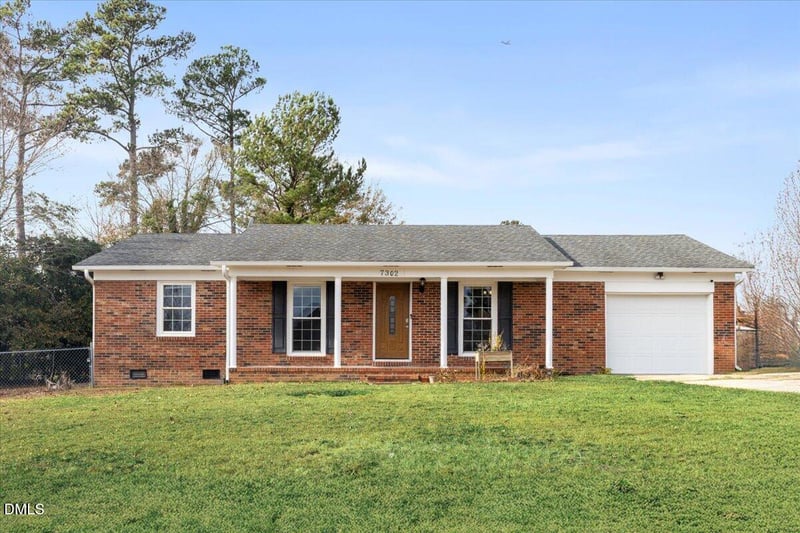 7302 Avalon Dr, Fayetteville, NC 28303