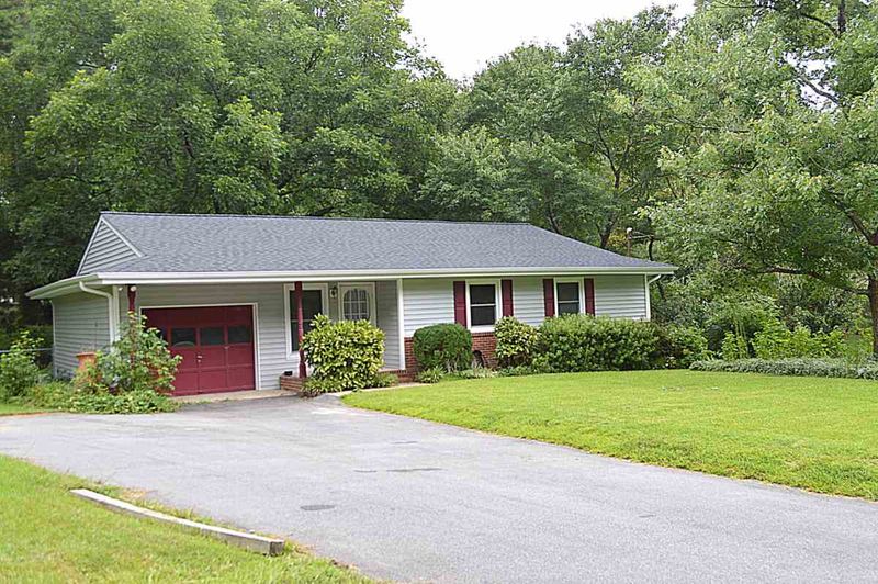 7310 Carlton Dr, Raleigh, NC 27616