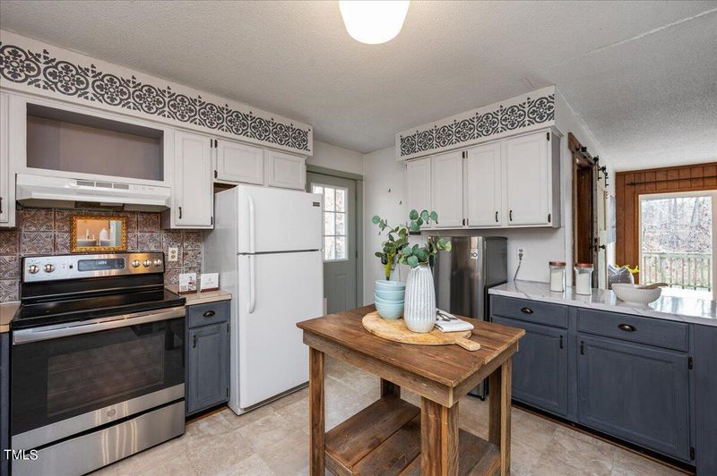 732 Carl Dr, Chapel Hill, NC 27516