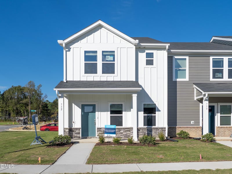 732 Chandler Stone Dr, Zebulon, NC 27597