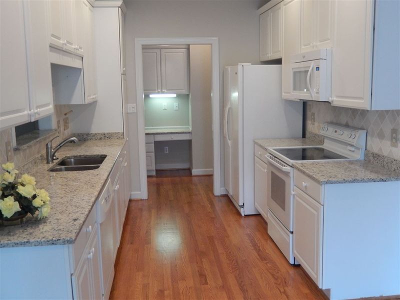 732 Crabtree Crossing Pw, Cary, NC 27513