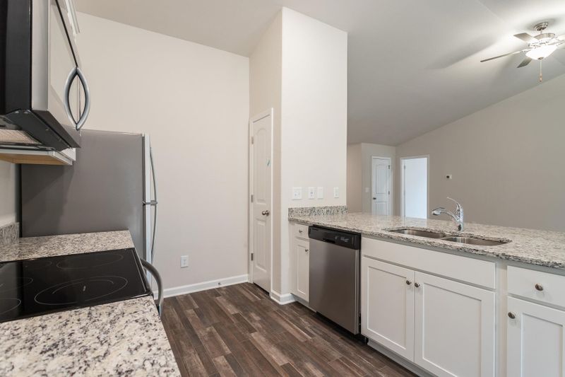 732 Crackling Ct, Zebulon, NC 27597