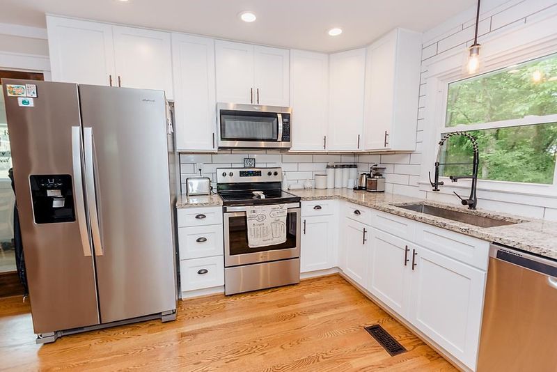 732 Dimmocks Mill Rd, Hillsborough, NC 27278