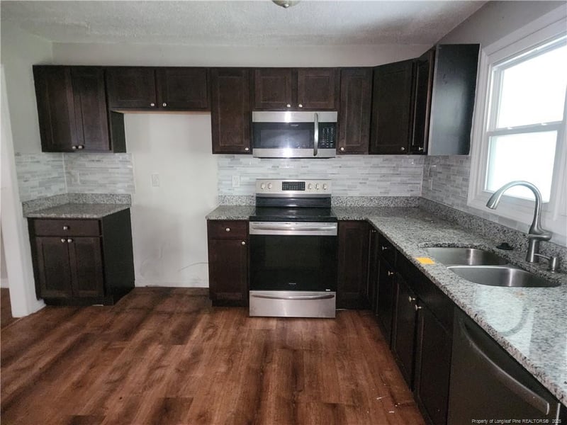 732 Sarazen Dr, Fayetteville, NC 28303