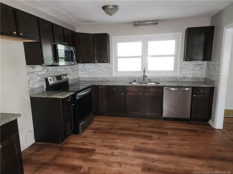 732 Sarazen Dr, Fayetteville, NC 28303