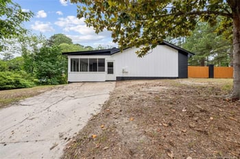 732 Sarazen Dr, Fayetteville, NC 28303