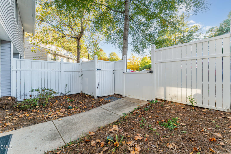 7320 Sandy Creek Dr, Raleigh, NC 27615