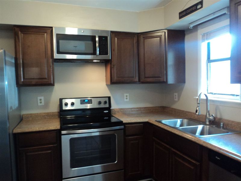 7324 Sandy Creek Dr #4, Raleigh, NC 27615