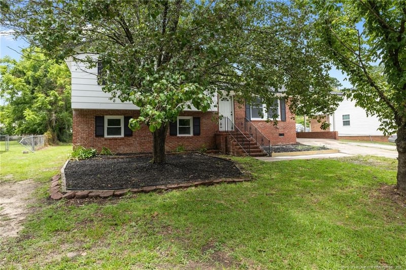 7326 Hyannis Dr, Fayetteville, NC 28304