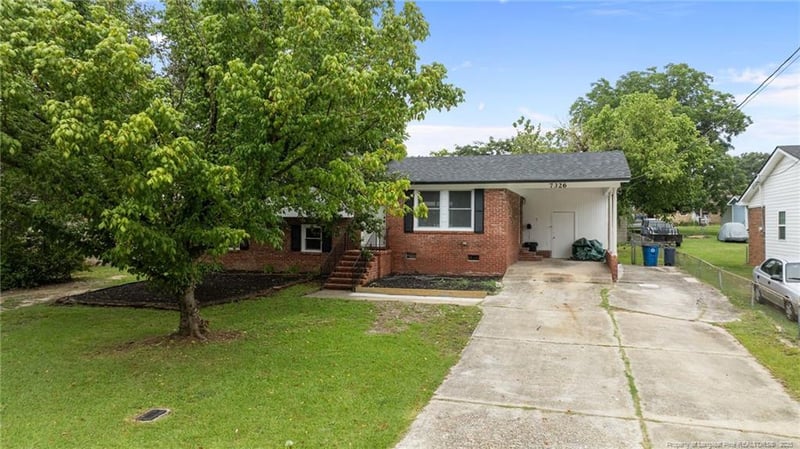 7326 Hyannis Dr, Fayetteville, NC 28304