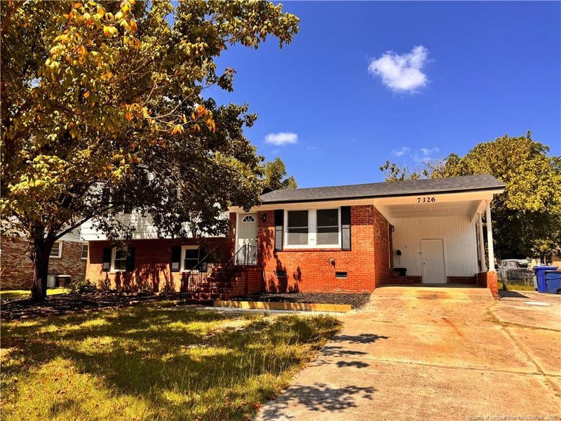 7326 Hyannis Dr, Fayetteville, NC 28304