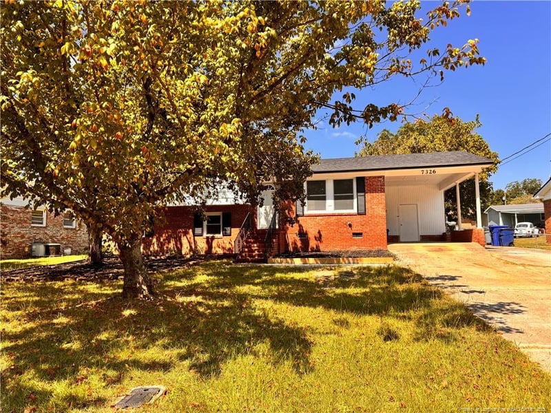 7326 Hyannis Dr, Fayetteville, NC 28304
