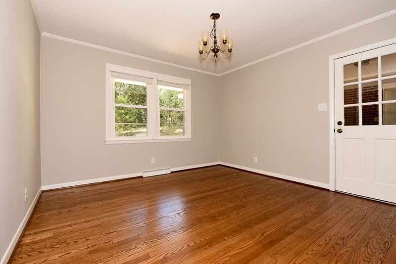 733 Bradley Rd, Chapel Hill, NC 27516