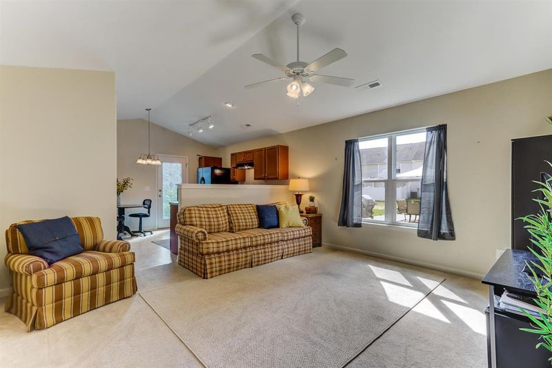 733 Cairn Cir, Burlington, NC 27217