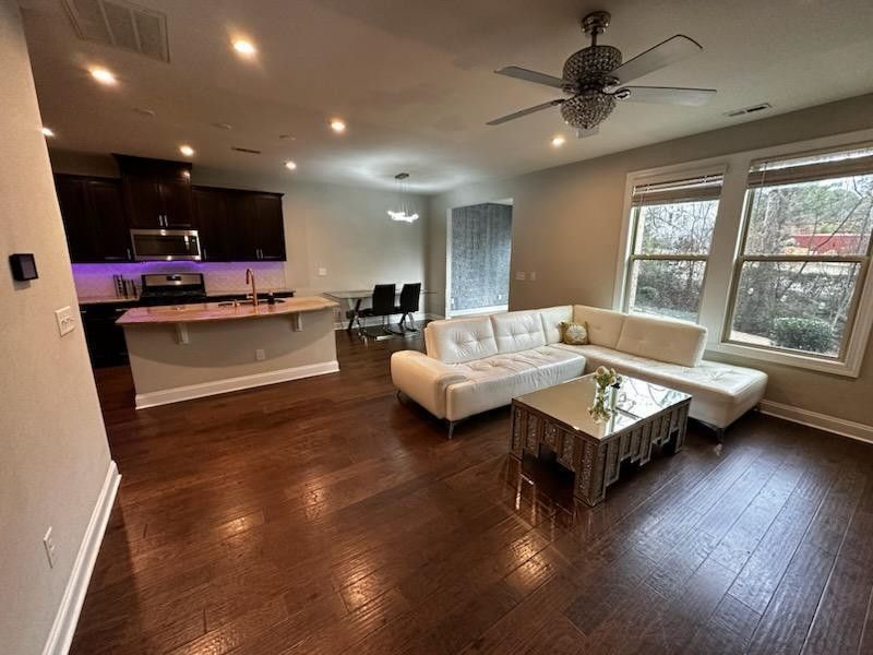 733 Lampwick Ln, Cary, NC 27513