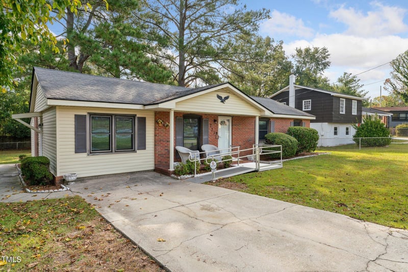7337 Hyannis Dr, Fayetteville, NC 28304
